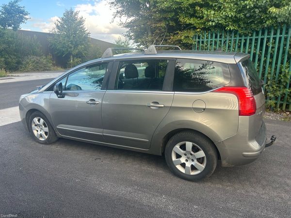 Peugeot 5008 MPV, Diesel, 2011, Grey