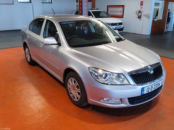 Skoda Octavia Saloon, Petrol, 2012, Silver