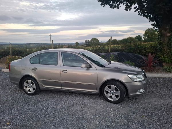 Skoda Octavia Saloon, Diesel, 2012, Beige