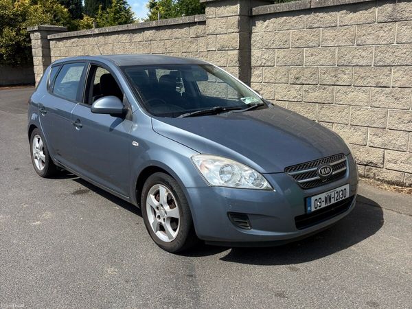 Kia Ceed Hatchback, Petrol, 2009, Blue