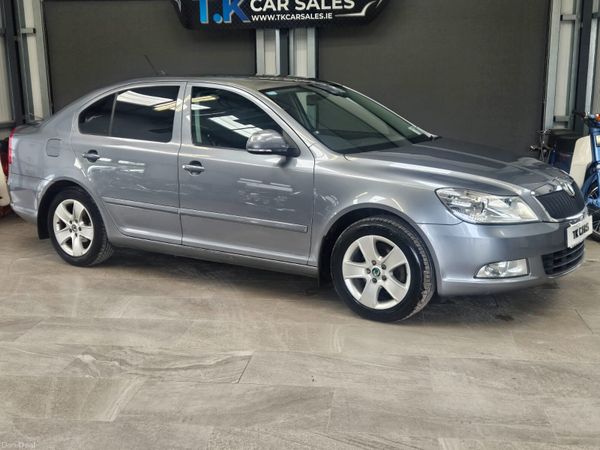 Skoda Octavia Saloon, Diesel, 2013, Grey