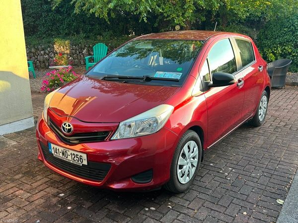 Toyota Yaris Hatchback, Petrol, 2014, Red