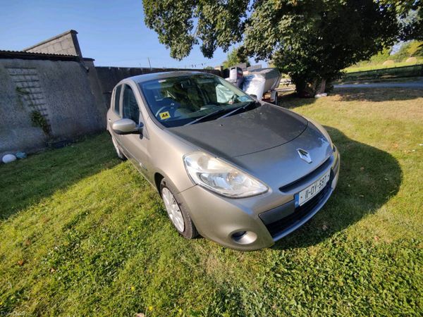 Renault Clio Hatchback, Ethanol Petrol, 2011, Gold