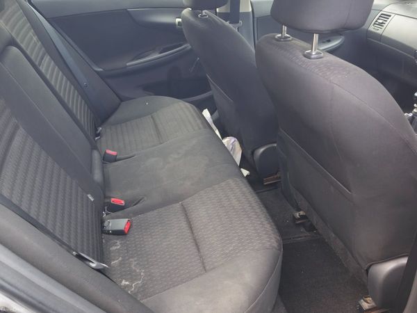 Toyota Corolla Saloon, Diesel, 2010, Silver