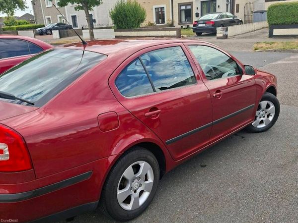 Skoda Octavia Hatchback, Petrol, 2008, Red