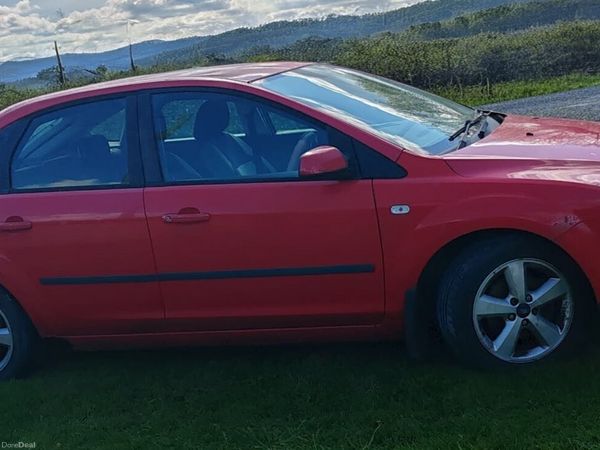 Ford Focus Hatchback, Petrol, 2006, Red