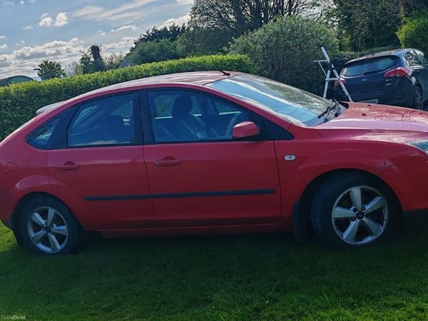 Ford Focus Hatchback, Petrol, 2006, Red