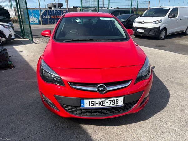 Opel Astra Hatchback, Diesel, 2015, Red