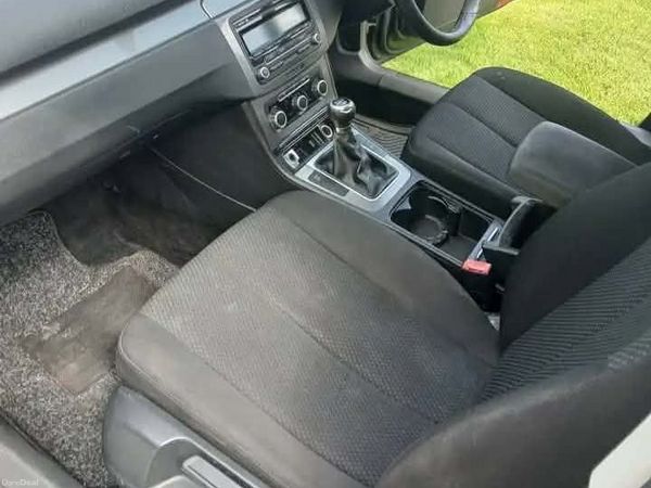 Volkswagen Passat Saloon, Diesel, 2010, Black