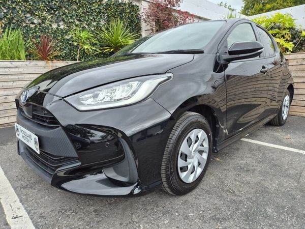 Toyota Yaris Hatchback, Petrol Hybrid, 2022, Black