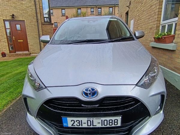 Toyota Yaris Hatchback, Petrol Hybrid, 2023, Silver