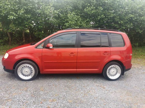Volkswagen Touran MPV, Diesel, 2004, Red