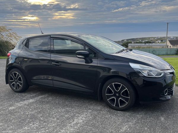 Renault Clio Hatchback, Petrol, 2015, Black