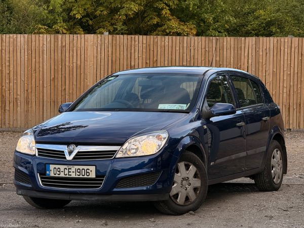 Vauxhall Astra Hatchback, Petrol, 2009, Blue