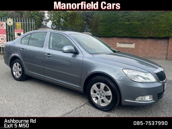 Skoda Octavia Saloon, Petrol, 2013, Grey
