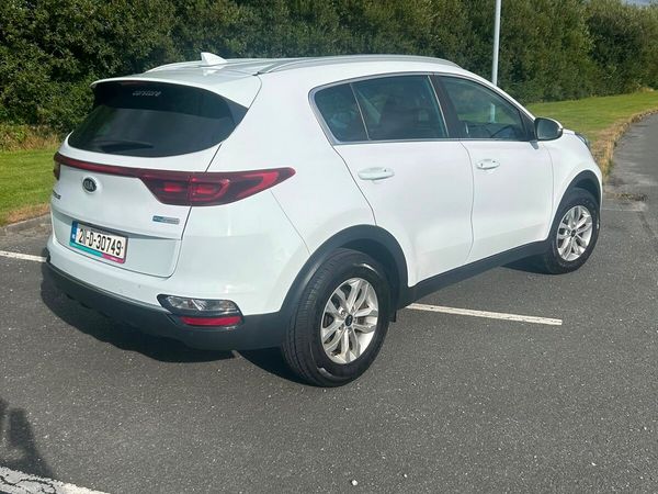 Kia Sportage SUV, Diesel Hybrid, 2021, White