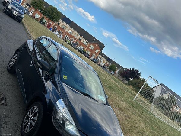Renault Clio Hatchback, Petrol, 2017, Black