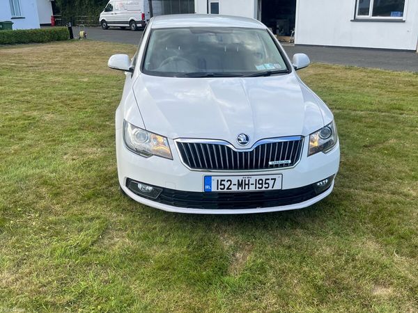 Skoda Superb Hatchback, Diesel, 2015, White
