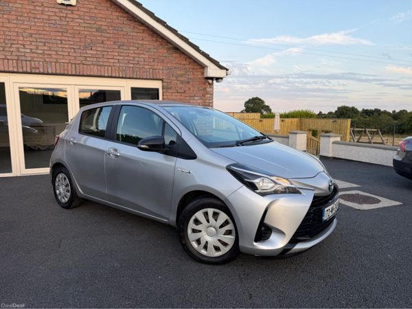 Toyota Yaris Hatchback, Petrol Hybrid, 2017, Silver