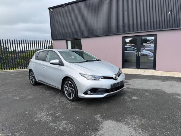 Toyota Auris Hatchback, Diesel, 2015, Silver