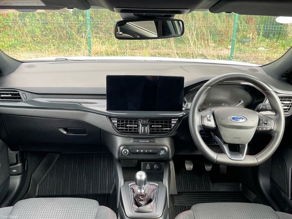 Ford Focus Hatchback, Petrol, 2023, White