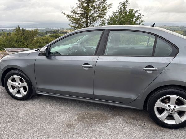 Volkswagen Jetta Saloon, Diesel, 2014, Grey