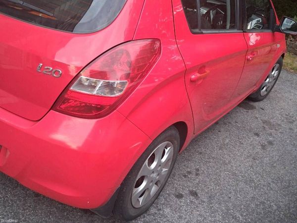 Hyundai i20 Hatchback, Diesel, 2011, Red