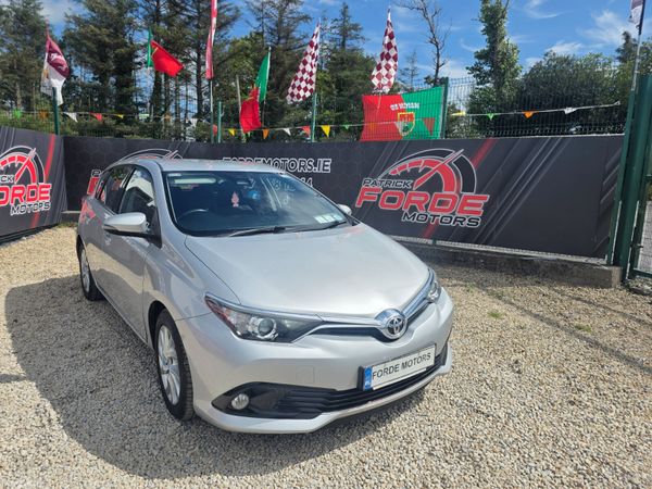 Toyota Auris Hatchback, Diesel, 2017, Silver