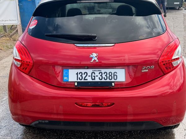 Peugeot 208 Hatchback, Petrol, 2013, Red