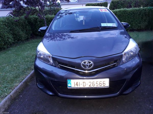 Toyota Yaris Hatchback, Petrol, 2014, Grey