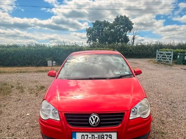 Volkswagen Polo Hatchback, Petrol, 2007, Red
