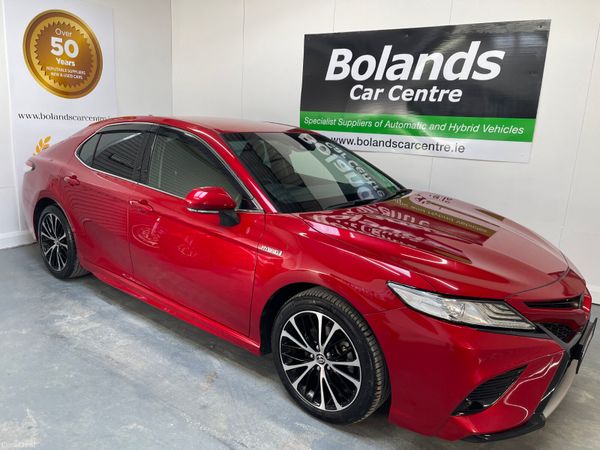 Toyota Camry Saloon, Petrol Hybrid, 2020, Red