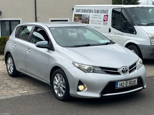 Toyota Auris Hatchback, Diesel, 2014, Silver