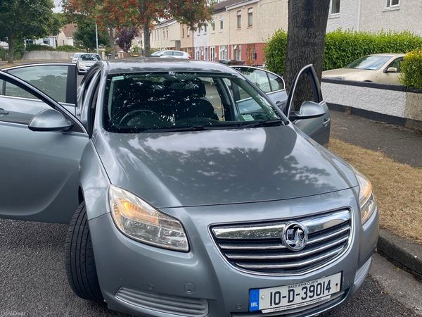 Vauxhall Insignia Hatchback, Diesel, 2010, Silver