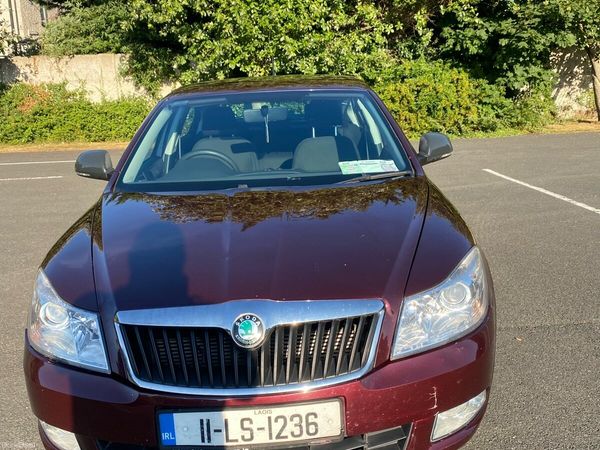 Skoda Octavia Saloon, Diesel, 2011, Red