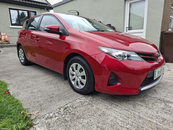 Toyota Auris MPV, Petrol, 2014, Red