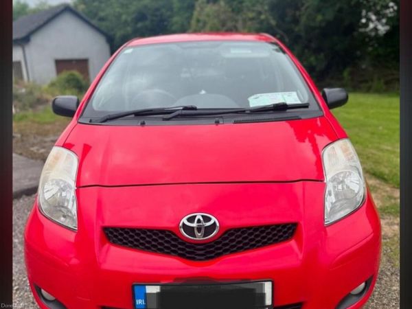 Toyota Yaris Hatchback, Petrol, 2011, Red
