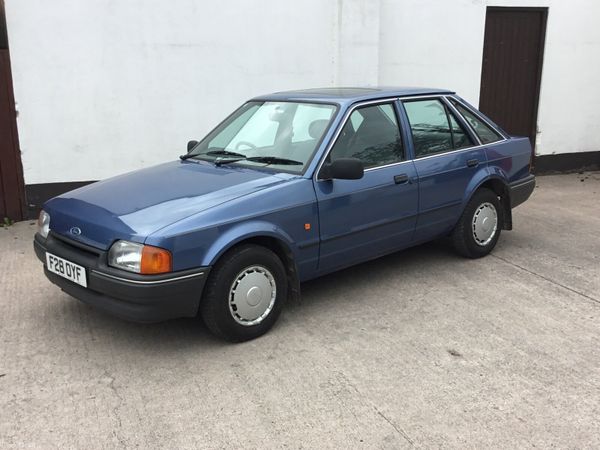 Ford Escort Hatchback, Petrol, 1988, Blue
