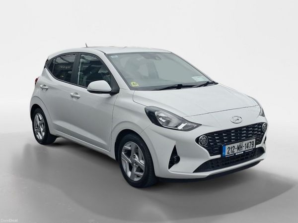 Hyundai i10 Hatchback, Petrol, 2021, White