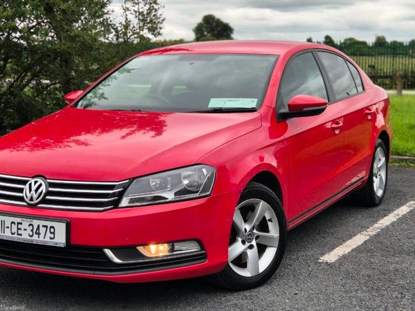 Volkswagen Passat Saloon, Diesel, 2011, Red