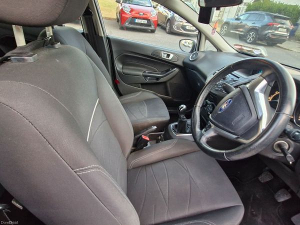 Ford Fiesta Hatchback, Petrol, 2014, Silver