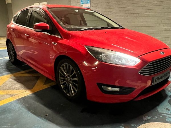 Ford Focus Hatchback, Diesel, 2017, Red