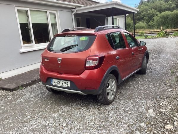 Dacia Sandero Stepway Hatchback, Diesel, 2014, Red
