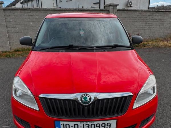 Skoda Fabia Hatchback, Petrol, 2010, Red