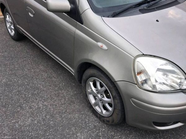Toyota Yaris Hatchback, Petrol, 2005, Grey