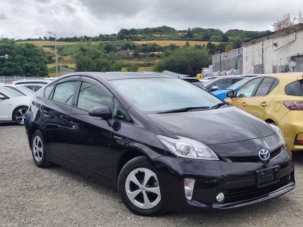 Toyota Prius Hatchback, Petrol Hybrid, 2015, Purple