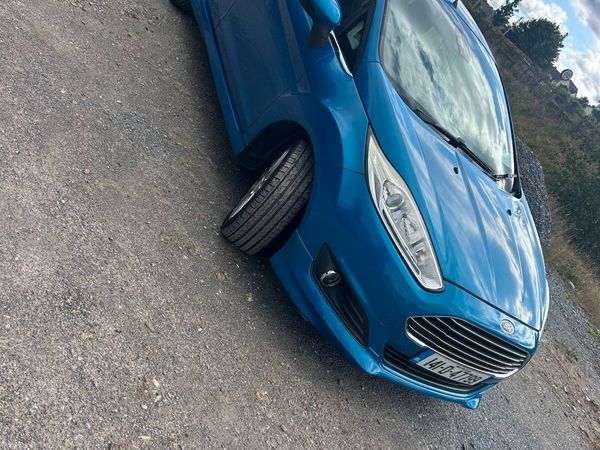 Ford Fiesta Hatchback, Petrol, 2014, Blue