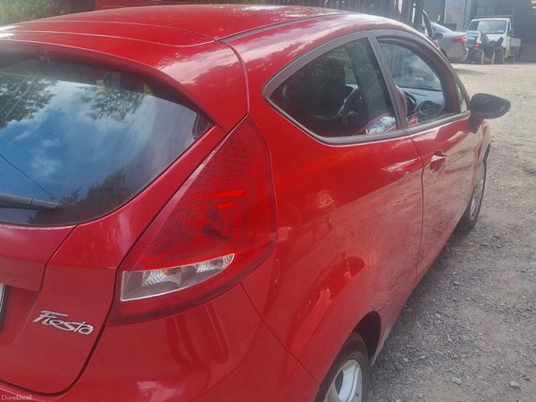 Ford Fiesta Hatchback, Petrol, 2009, Red
