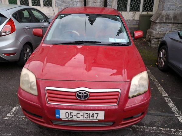 Toyota Avensis Saloon, Petrol, 2005, Red