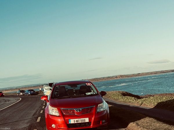Toyota Avensis Saloon, Diesel, 2011, Red